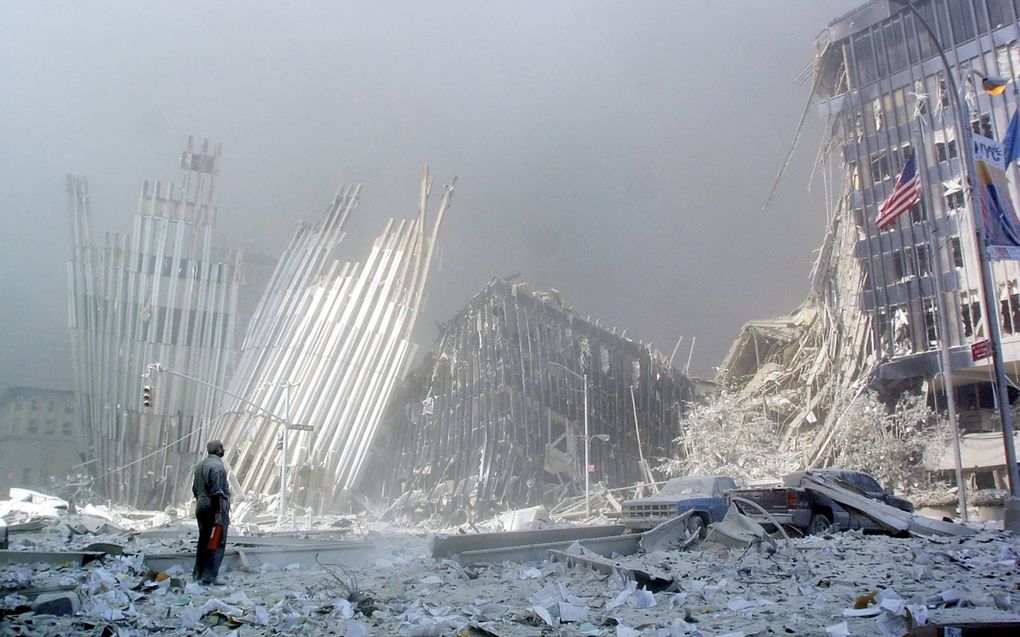 Op de puinhopen van Ground Zero. beeld AFP, Doug Kanter