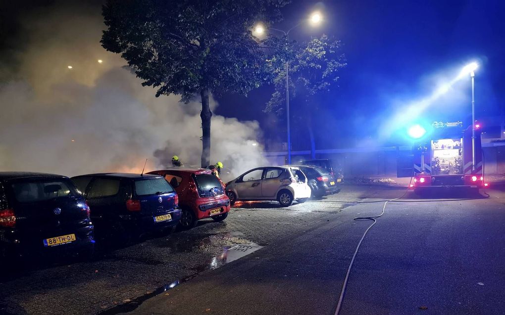 De brandweer bij een brandstichting in de Edese wijk Veldhuizen. beeld ANP, AS Media