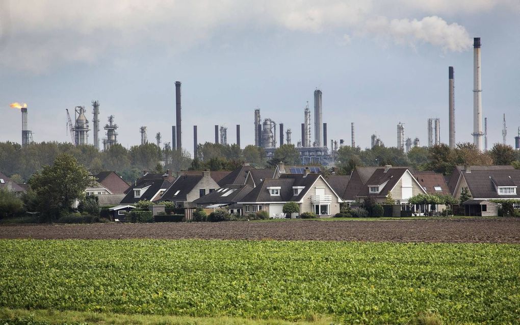 „Ook voor ‘uitstoters’ in de industrie geldt dat zij een vergunning moeten hebben.” beeld ANP, Arie Kievit