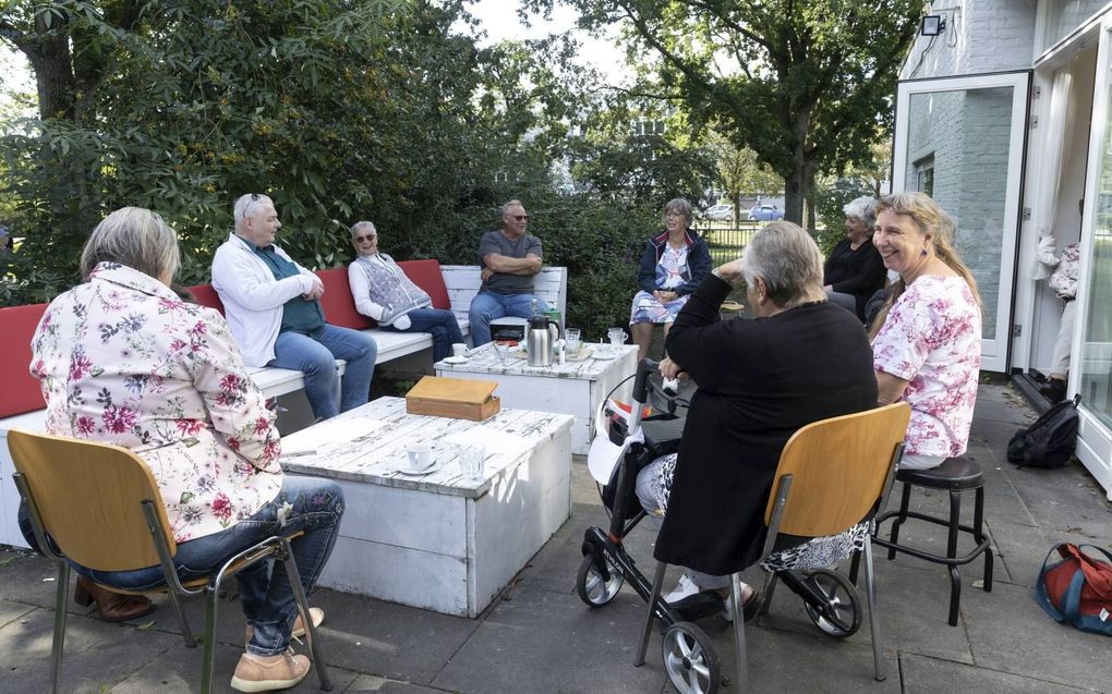 Koffie-inloop bij Bij Bosshardt in Kananleneiland. beeld RD, Anton Dommerholt