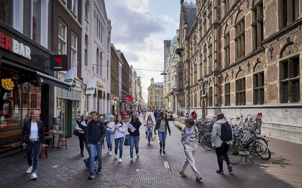 „Zie de problemen in metropoolregio’s onder ogen en werk naar beste kunnen aan oplossingen.” Foto: straatbeeld in het Haagse centrum. beeld ANP, Phil Nijhuis