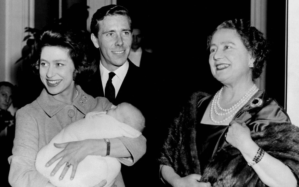 Margaret in 1961 met man en zoon en haar moeder. beeld AFP, Hollandse Hoogte