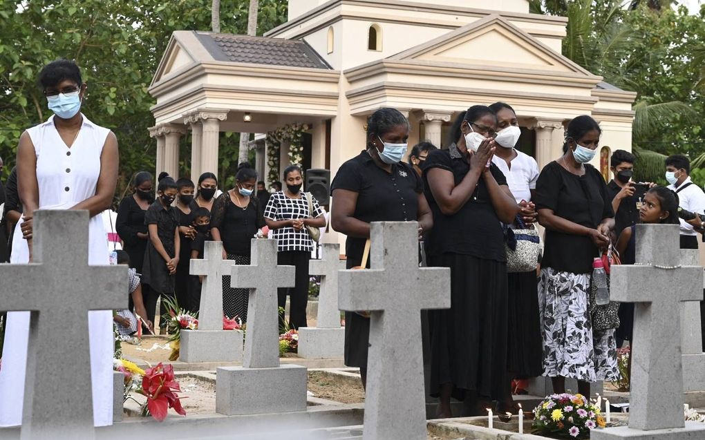 Nabestaanden van de bomaanslagen op kerken in Sri Lanka in 2019. beeld AFP, Lakruwan Wanniarachchi