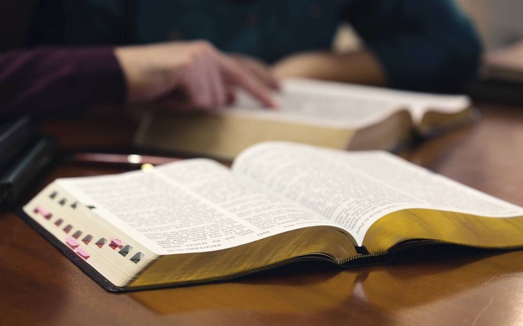 „Laten we kinderen en jongeren dienen met woorden die naar Schrift en belijdenis zijn.” beeld iStock