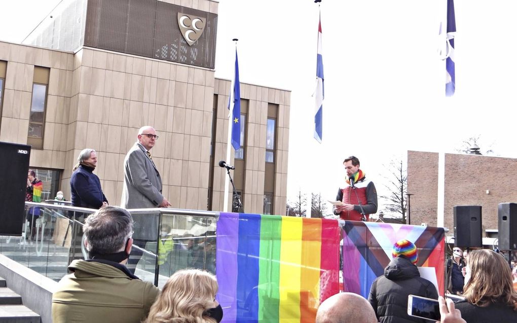 In maart namen tussen de 300 en 400 mensen deel aan een COC-demonstratie in Krimpen aan den IJssel. beeld Dick den Braber