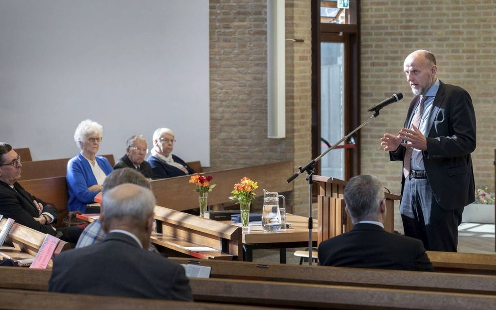 De jaarlijkse bondsdag van de Christelijke Gereformeerde Kerken, waar prof. dr. H. van den Belt (foto) sprak, trok ongeveer vijftig belangstellenden.  beeld Niek Stam