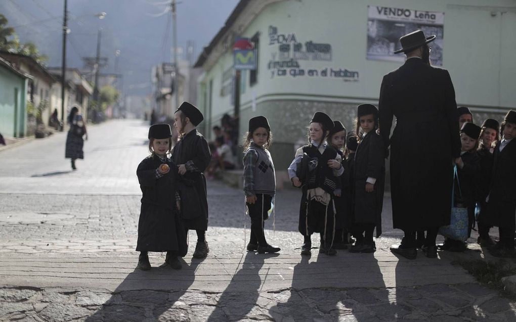 Leden van de ultraorthodoxe Joodse beweging Lev Tahor in San Juan La Laguna, Guatemala. Archiefbeeld Reuters