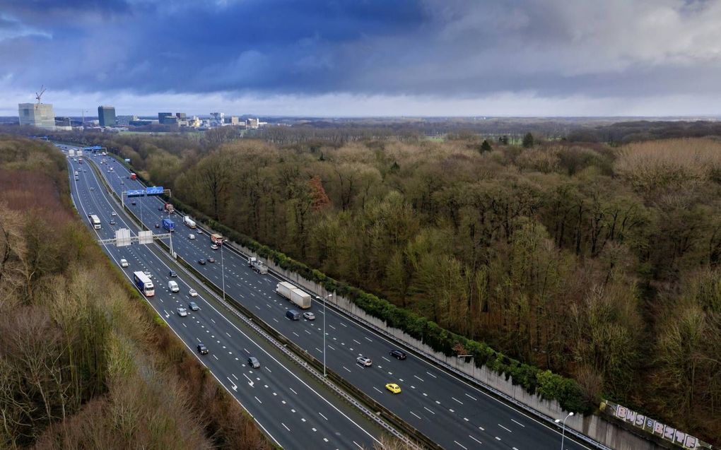 Snelwegen rondom Utrecht vervuilen de lucht. De gemeente kan alleen andere bronnen van luchtvervuiling aanpakken. beeld ANP, Robin van Lonkhuijsen