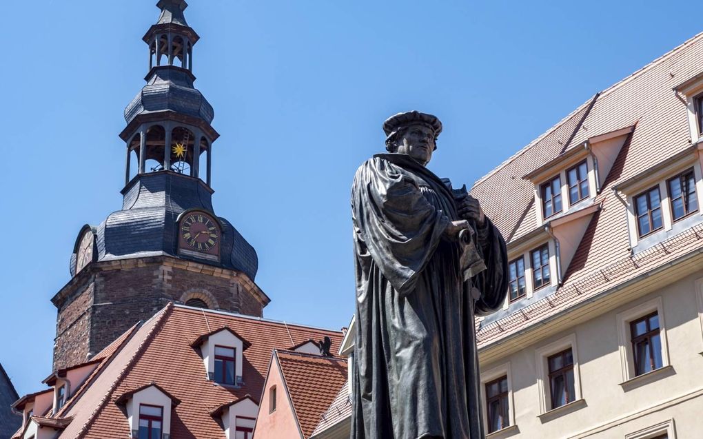 Volgens Luther verzoent niets God meer „dan dat men Hem de eer geeft dat Hij waarachtig en genadig is.” Foto: Lutherstandbeeld in Eisleben. beeld iStock