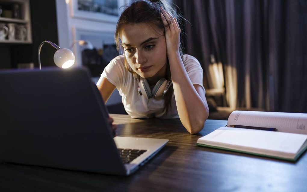 Uit nieuwsgierigheid heeft Elin in de mailbox van haar moeder gezocht en een mail gelezen die ze liever niet had gelezen. beeld Getty Images