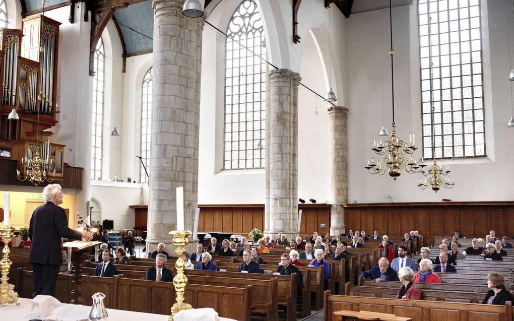 Ds. Henk Gols, voorzitter van de Liturgische Kring, tijdens de presentatie van het boek van Mieke Breij. beeld Dirk Hol