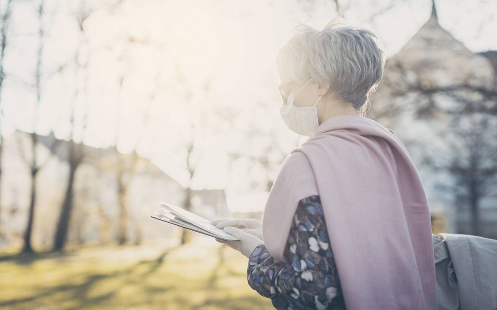 „Nu moet dus de melaatse eerst iets voor zijn mond houden („de bovenste lip bewimpelen”) en dan pas roepen: „Onrein, onrein!” Een soort van mondkapje dus.” beeld iStock