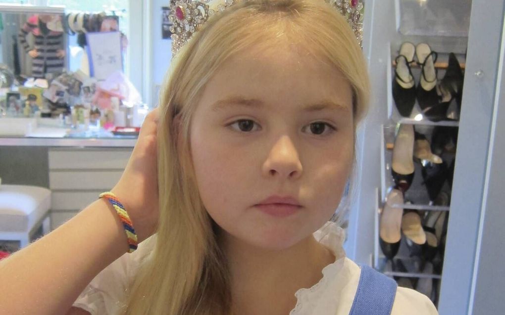 Amalia is dol op koninklijke diademen. Als klein meisje zetten ze de kostbare tiara’s van haar moeder al op. Inmiddels is ze ervan doordrongen dat het koningschap verder gaat dan prinsessenjurken dragen. beeld RVD