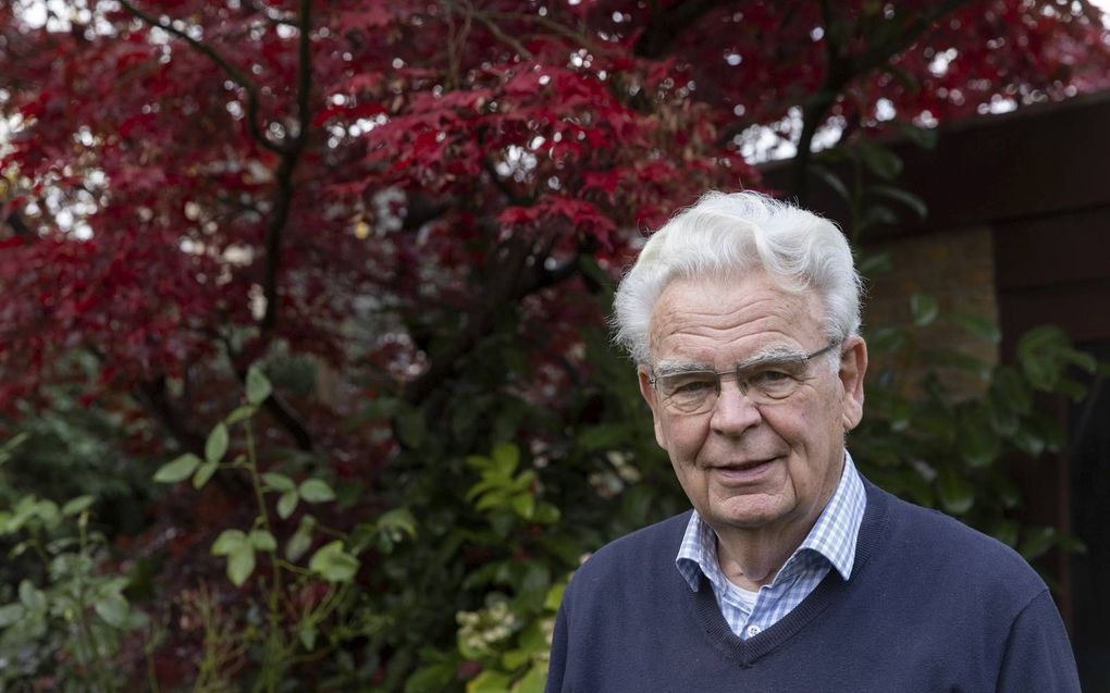 Prof. dr. Egbert Schuurman is graag in zijn biologisch onderhouden tuin te vinden. „De cultuurontwikkeling wordt geleid door het symbolisch beeld van de machine, in plaats van door het Bijbelse cultuurmodel van de tuin.” beeld Erik Kottier