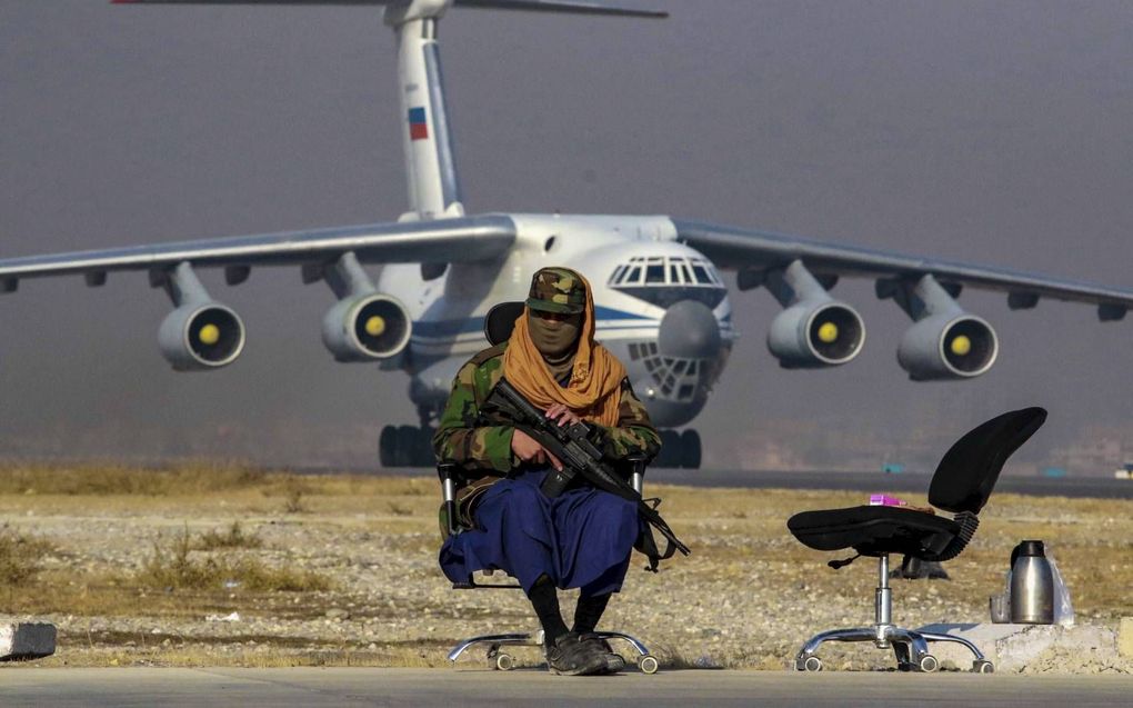 Russisch toestel op luchthaven Kaboel. beeld EPA