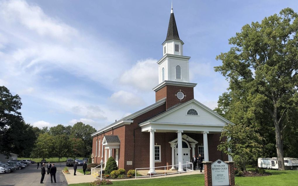 Kerk van de NRC in Grand Rapids-Covell Avenue (links). beeld ds. E. Hakvoort