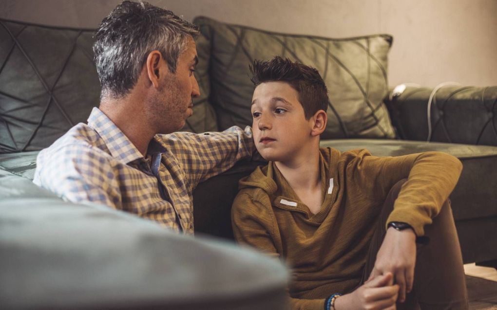 „Loslaten van je kinderen betekent dat je kind weet dat ook jij feilbaar bent en niet altijd gelijk hebt.” beeld iStock