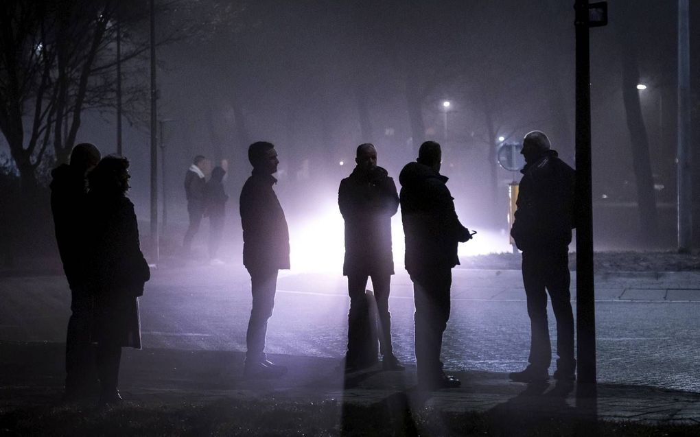 Jongeren en jongvolwassenen zetten steeds vaker zwaar illegaal knalvuurwerk in. Politie en justitie maken jacht op de schimmige zwarte handel via internet.  beeld ANP, Ramon van Flymen