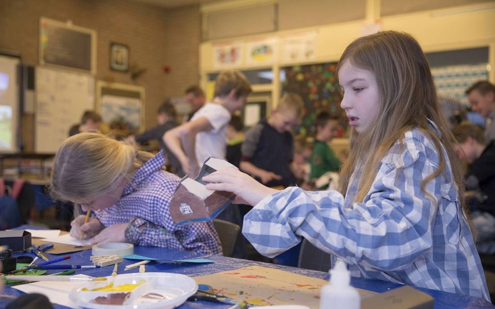 Leerlingen van een basisschool in Staphorst. beeld Jaco Hoeve