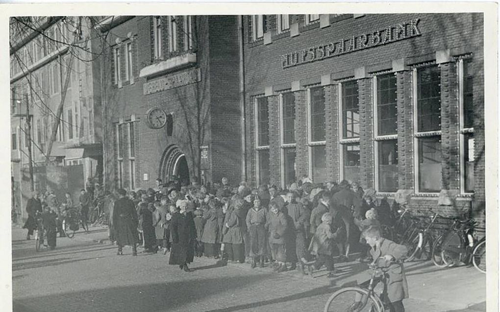 Biograaf Geraart Westerink noemt Frans Walkate een vernieuwer in het bankwezen. Foto: de Nutsspaarbank in Kampen, waarvan Walkate bestuurder was. beeld SNS Historisch Archief