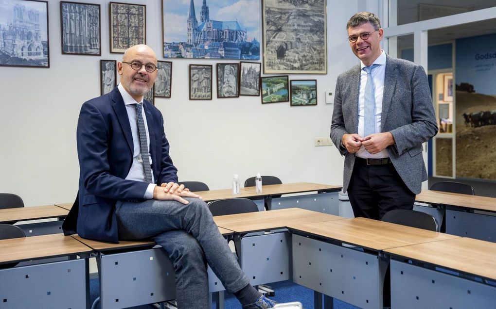 Prof. dr. Bram de Muynck (l.) en dr. Bram Kunz, auteurs van de nieuwe christelijke schoolpedagogiek ”Gidsen”. beeld Cees van der Wal