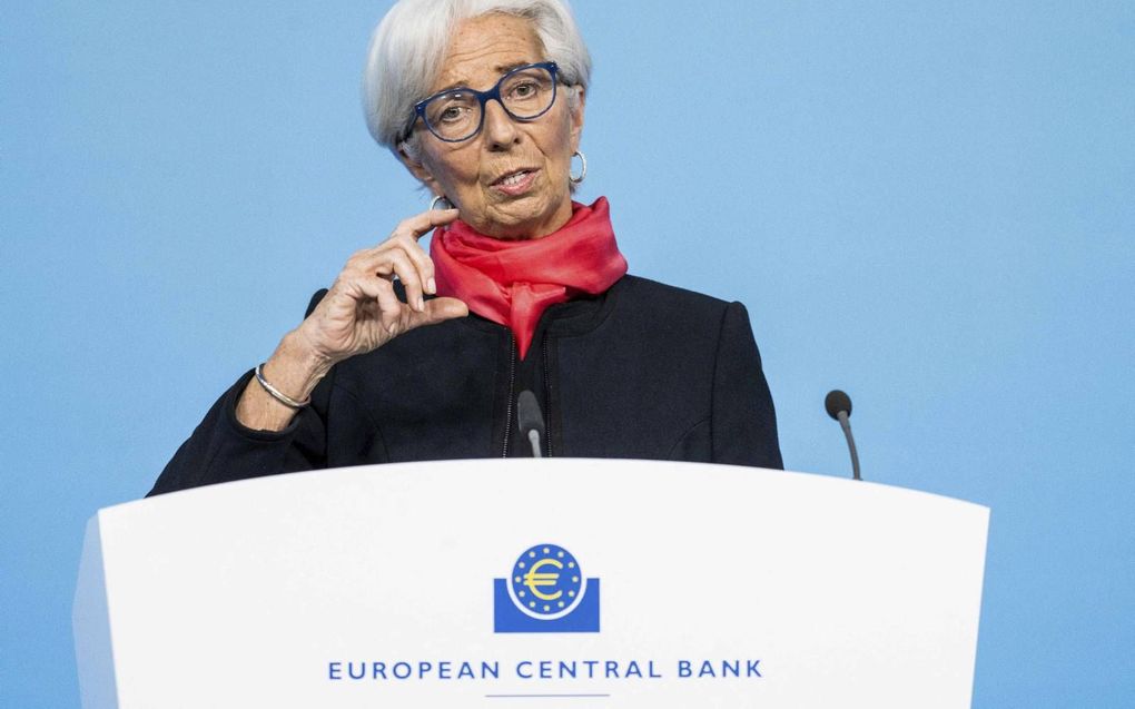 ECB-president Christine Lagarde geeft een toelichting op het besluit. beeld AFP, Thomas Lohnes