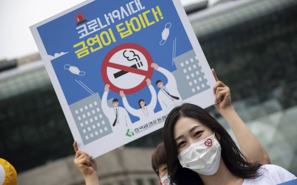 „Terwijl de coronapandemie voortduurt, blijft Big Tobacco zijn mensenlevens kostende activiteiten uitbreiden.” beeld EPA, Jeon Heon-Kyun