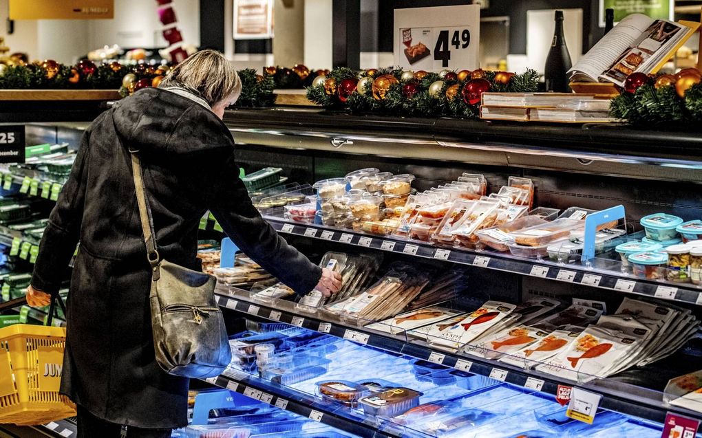 „We kunnen haalbare doelen stellen, bijvoorbeeld vijf of tien relatief gezonde keuzes maken, of zelfs een boodschappenronde lang.” beeld ​ANP, Robin van Utrecht