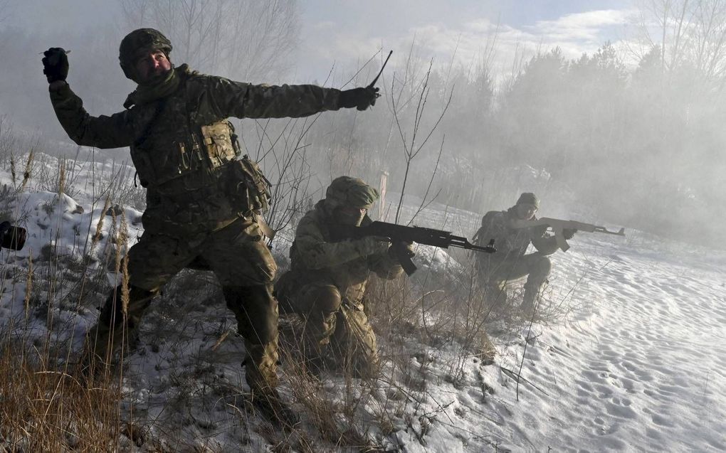 Reservetroepen van het Oekraïense leger houden een oefening in de omgeving van de hoofdstad Kiev. beeld AFP,Sergei Supinski