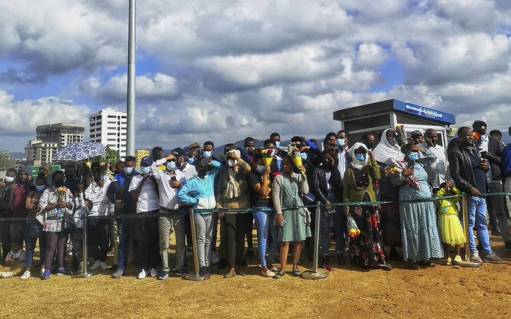 Ethiopiërs wachten op hun geliefden. beeld Jilke Tanis