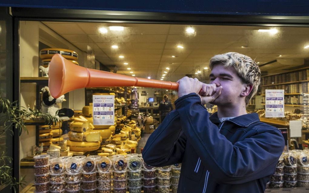 Met inachtneming van voorzorgsmaatregelen kunnen ook niet-essentieel geachte winkels gewoon open, vinden lokale ondernemers in onder meer Barneveld (foto). beeld ANP, Marcel Krijgsman