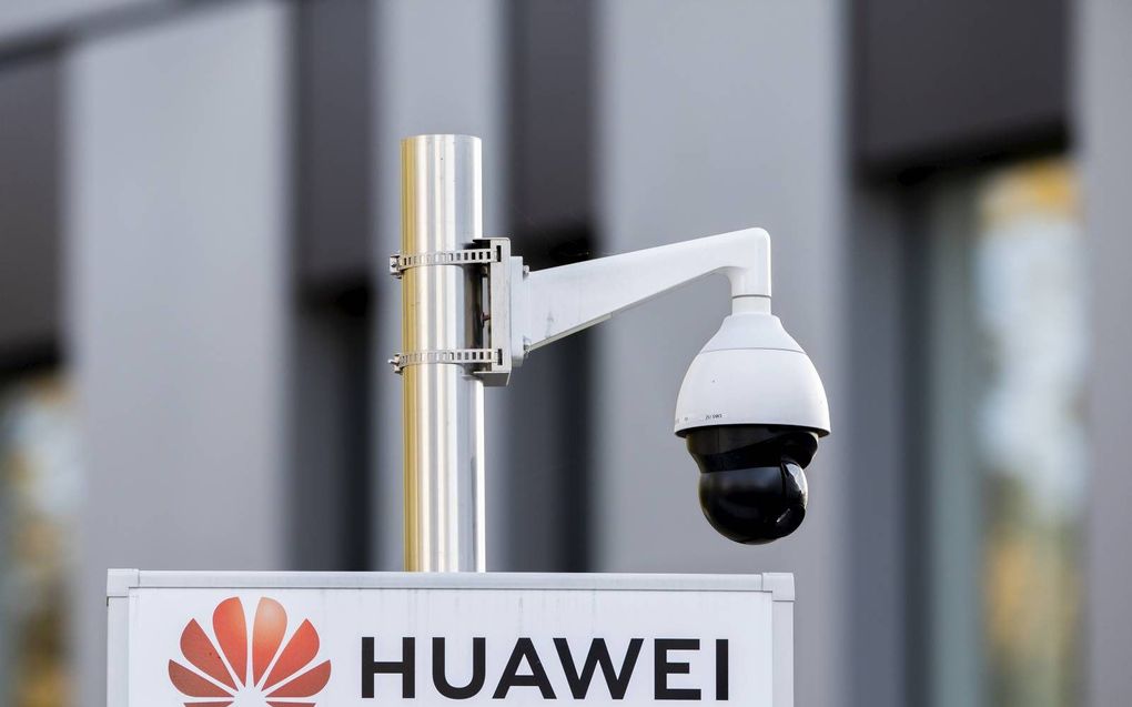 De VS verdenken Huawei van spionage en zetten het telecombedrijf in 2019 op de zwarte lijst. beeld Newscom, Rolf Vennenbernd
