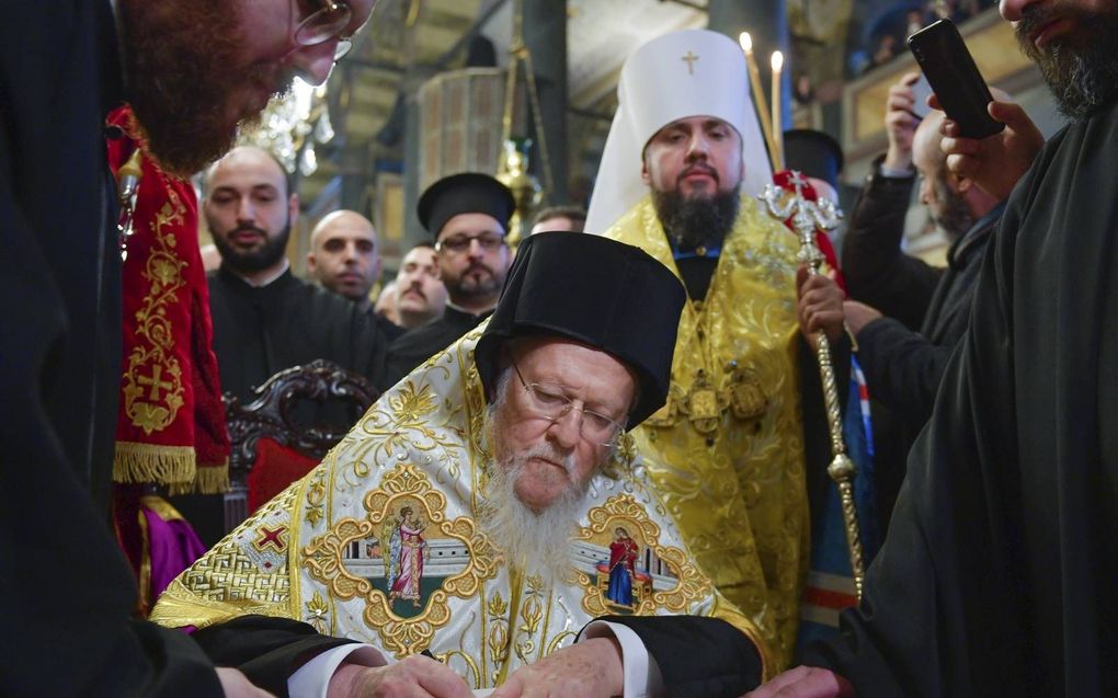 Patriarch Bartholomeüs tekende in januari 2019 in Kiev de akte van autonomie van de Oekraïense kerk.  beeld EPA, Mykola Lazarenko