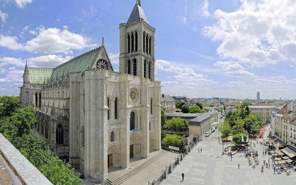 In de kathedraal van Saint-Denis, bij de Franse hoofdstad Parijs, werden onlangs een aantal beelden vernield. beeld Photononstop