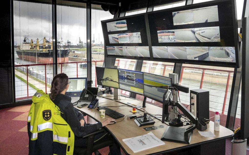 Het havenbedrijf testte de Zeesluis IJmuiden van oktober tot en met december 2021. beeld Rijkswaterstaat