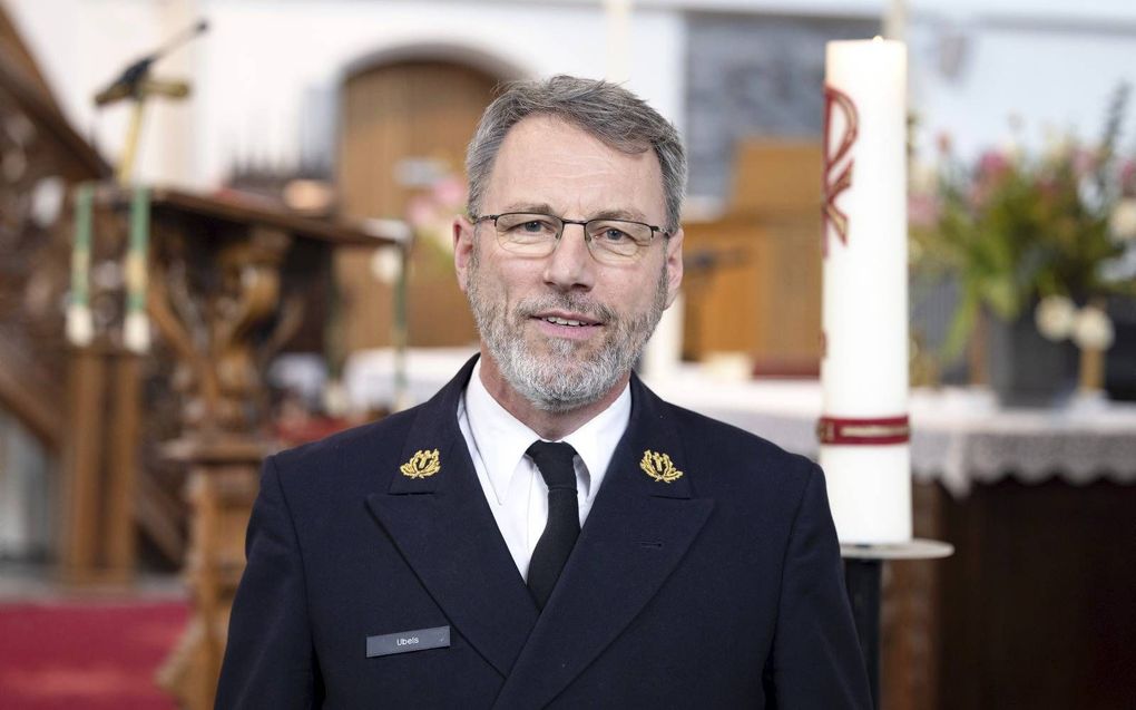 In de Haagse Kloosterkerk droeg ds. K. H. (Klaas Henk) Ubels (foto) donderdagmiddag zijn functie als hoofdkrijgsmachtpredikant over aan zijn opvolger ds. G. J. van der Ende. beeld Dirk Hol