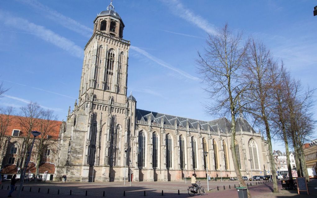 De Lebuinuskerk in Deventer is een van de kerken die geld inzamelen om minder bedeelden te compenseren voor de hoge energiekosten deze winter. beeld RD, Anton Dommerholt