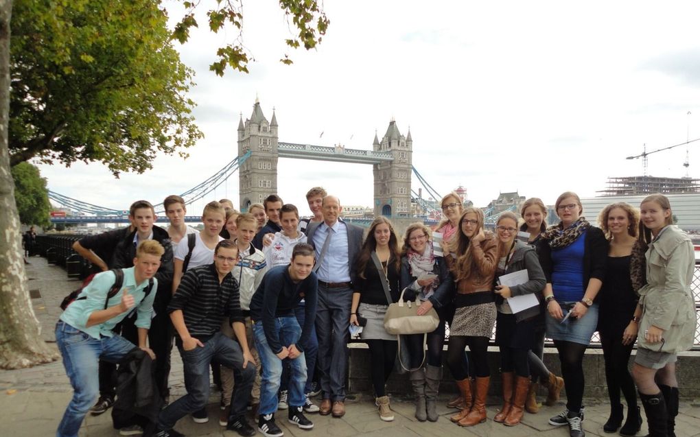 Leerlingen van het Van Lodenstein College in Londen. Het organiseren van buitenlandse excursies staat voor veel scholen momenteel op een laag pitje. beeld VLC