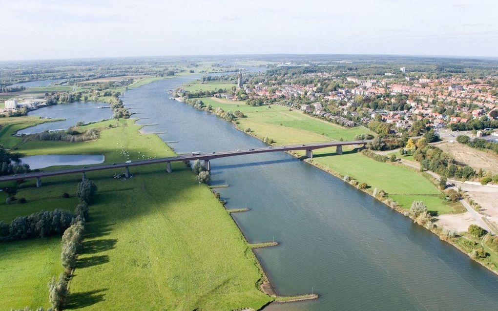 De Rijnbrug tussen Rhenen en Kesteren. beeld Rijkswaterstaat