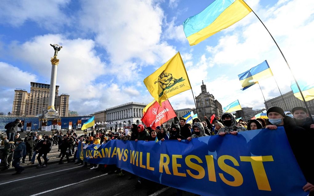 Inwoners van de Oekraïense hoofdstad Kiev betoogden zaterdag voor solidariteit. beeld AFP, Sergei Supinski