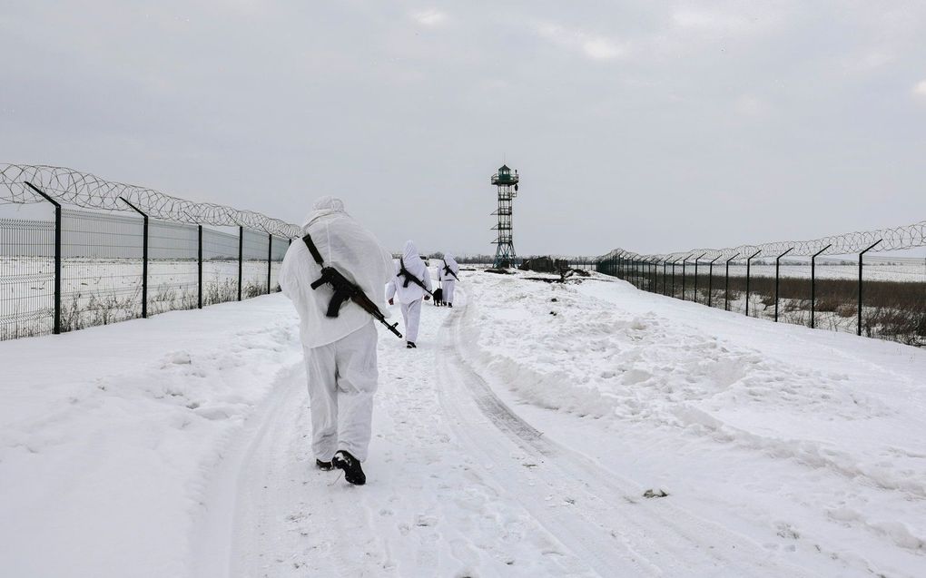 Oekraiënse militairen aan de grens. beeld EPA, Sergey Kozlov