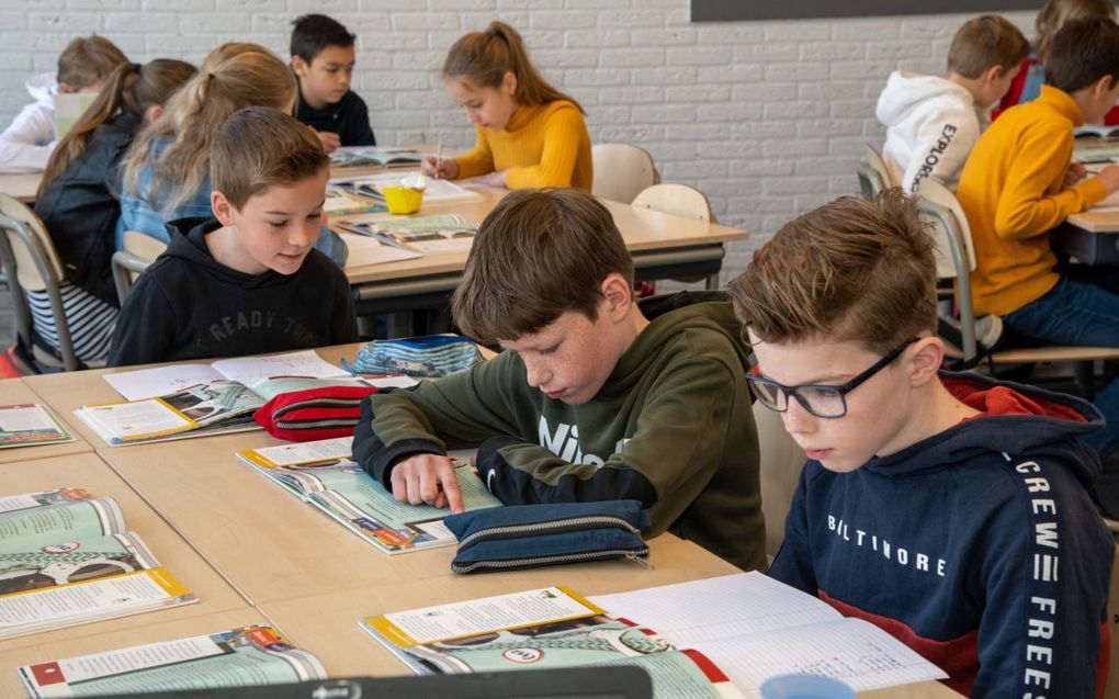 Gesprek over zingevingsvragen moet op school gevoerd worden, vindt Gerdien Bertram-Troost. Foto: leerlingen van de Augustinusschool in Ermelo. beeld RD, Bram van de Biezen