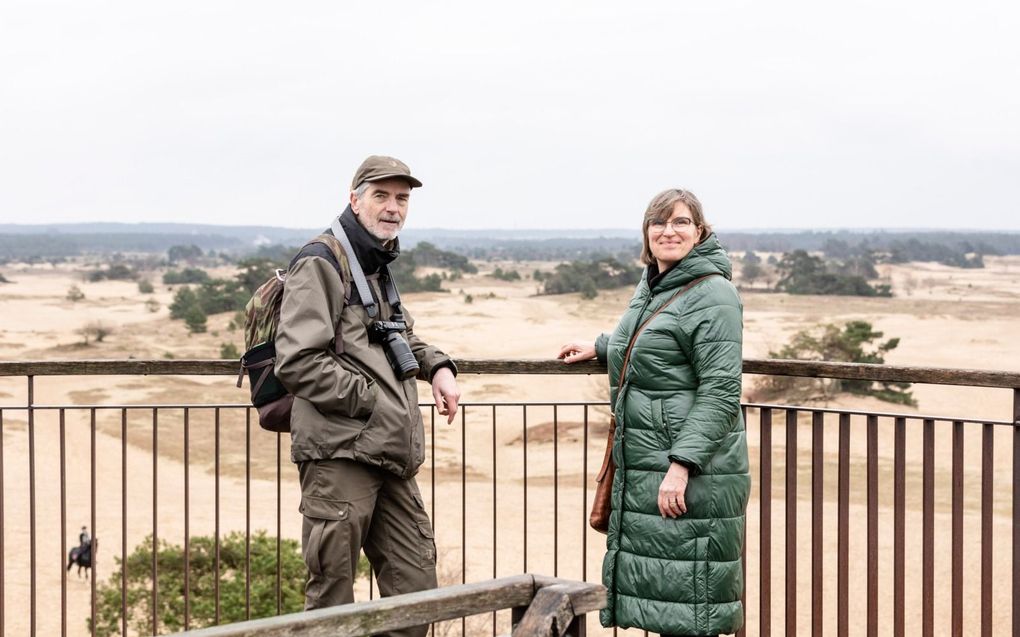 Paul Milo (l.) en Nicolette Bakhuisen (r.) van Kootwijk Vooruit hebben bezwaren tegen de recreatiezonering op de Veluwe. beeld André Dorst