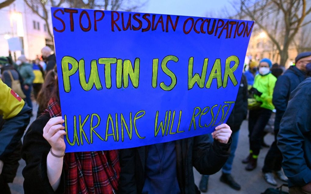 Demonstratie voor de Russische ambassade in Berlijn, dinsdag: „Stop de Russische bezetting.” beeld AFP, John Macdougall