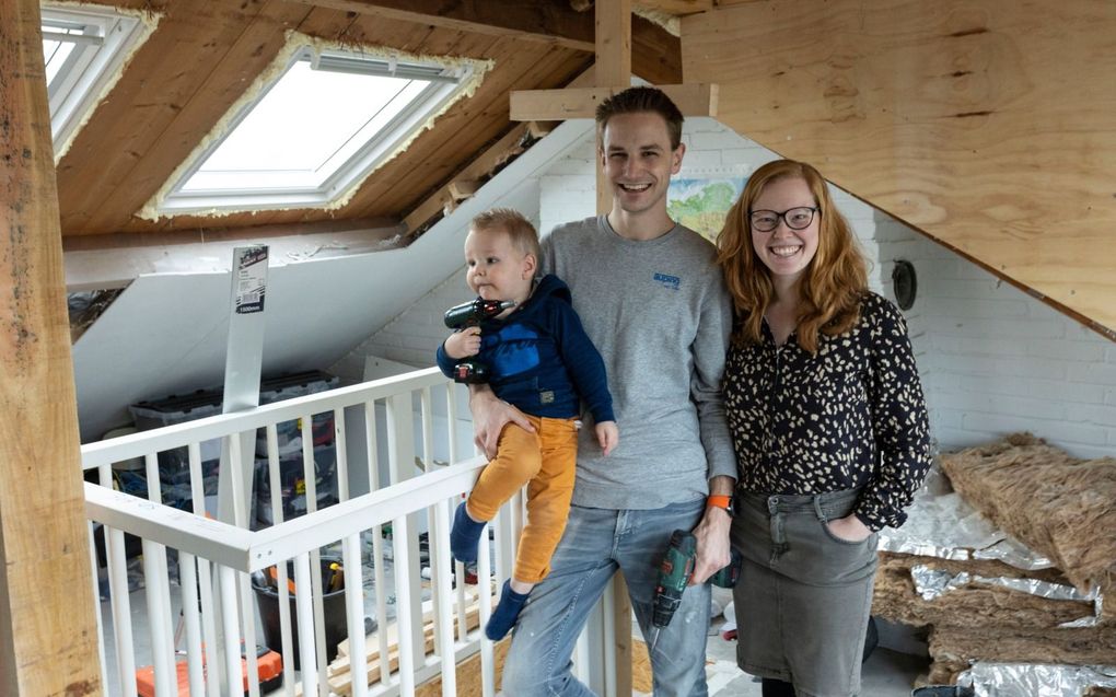 Alexander en Anouk Nentjes zijn nog volop bezig met hun zolder. beeld RD, Anton Dommerholt