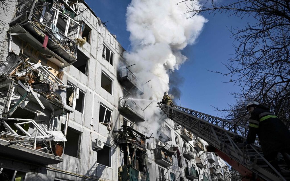 Door beschietingen getroffen flat in Chuhuiv, in het oosten van Oekraïne, donderdag. beeld AFP, Aris Messinis