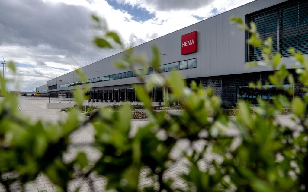 De bouw van XXL-blokkendozen voor grote distributiecentra leidt tot verloedering en vervuiling van het landschap. beeld ANP, Sander Koning