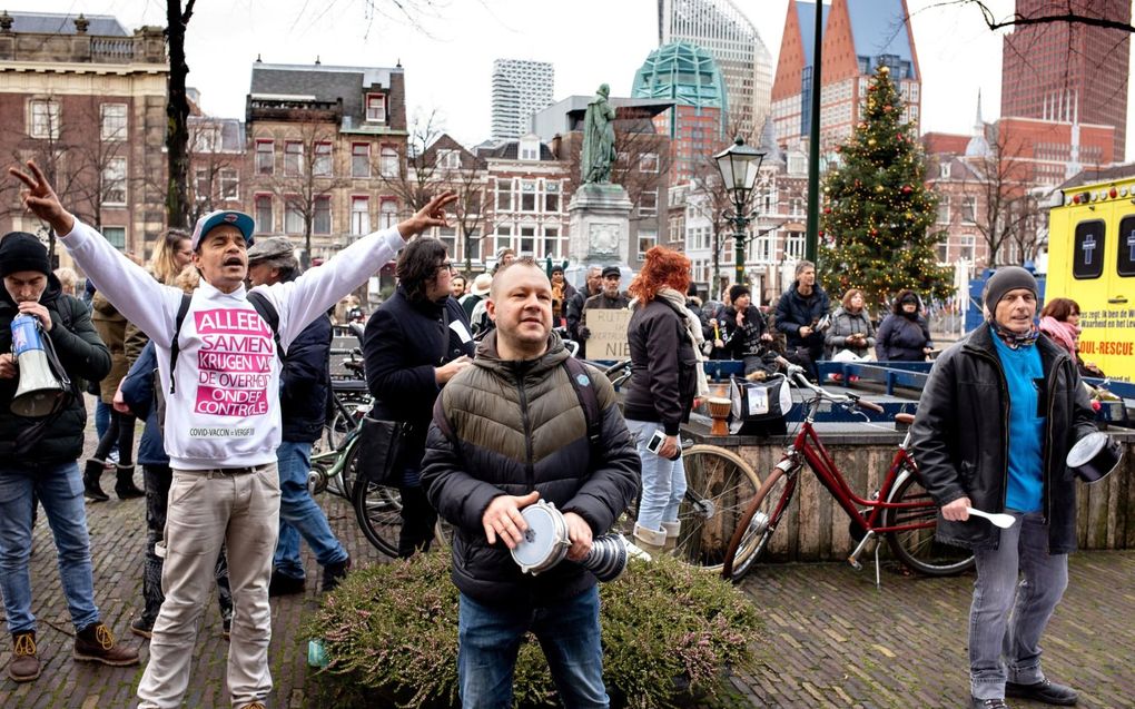 Lawaaiprotest op het Plein in Den Haag tegen het coronabeleid. Wantrouwen tegen de overheid wordt als een van de oorzaken van de weerzin tegen de maatregelen gezien. beeld Dirk Hol