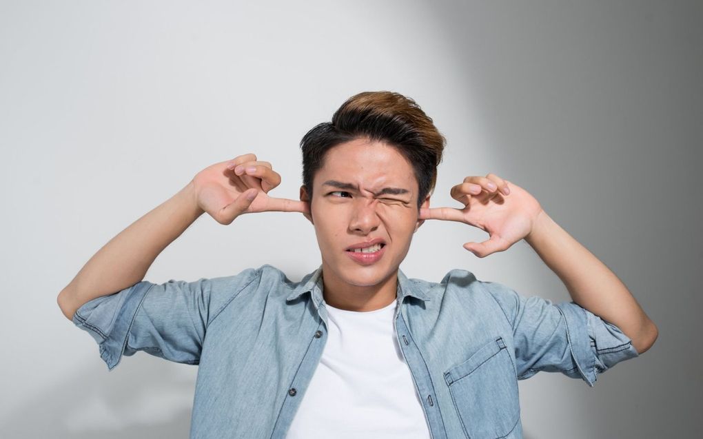 In een discussie zal iemand wiens argumenten onderuitgehaald zijn, direct op zoek gaan naar nieuwe feiten. beeld iStock