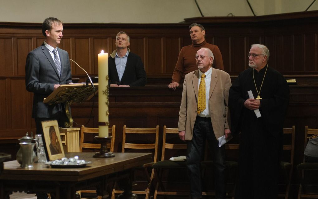 Ds. D. Wolters leidde woensdagavond in de Amsterdamse Noorderkerk een vesper vanwege de oorlog in Oekraïne. beeld Ronald Bakker